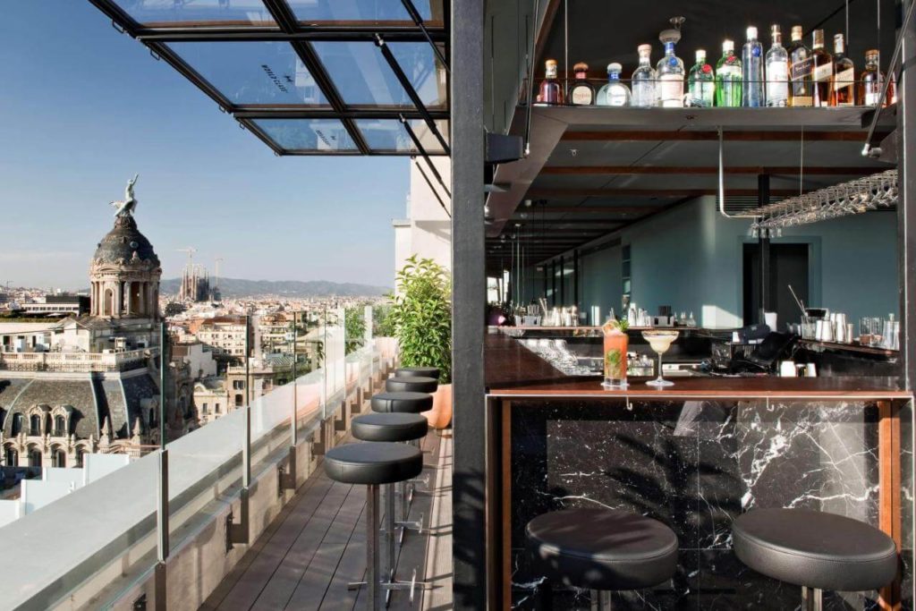 Cool rooftop hotel bar