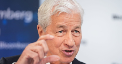 Jamie Dimon says there's a chance the Fed could further hike rates instead of cutting