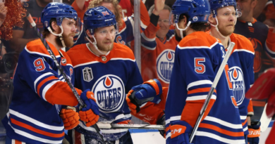Gushin' with goals: Oilers avoid sweep, win 8-1