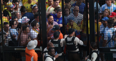 Copa América final delayed after fans rush gates