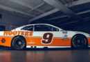 Hendrick cuts sponsor after Hooters can't pay bills