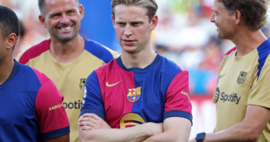 Barça's De Jong: Surgery, salary reports 'not true'