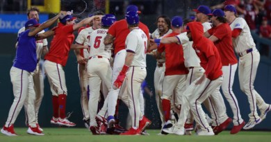 Castellanos, Phillies rally, even NLDS with Mets