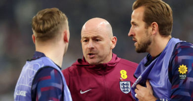 Carsley backs benched Kane to bounce back