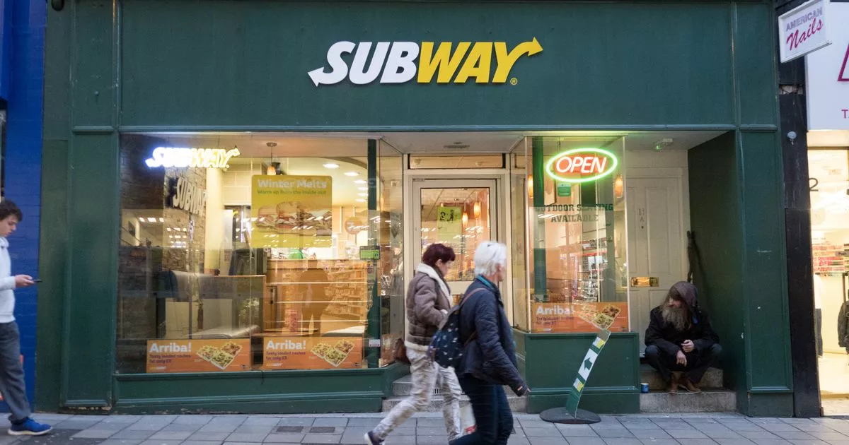 Woman's Subway order so strange even the employee can't resist taking a photo – The Mirror