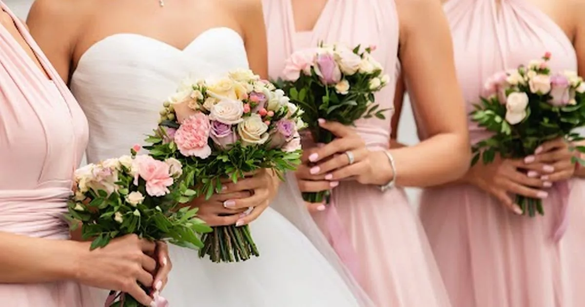 Woman mortified as 'unhinged' bridesmaid tells her to leave wedding over dress – The Mirror US