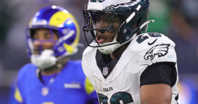 Barkley runs for Eagles-record 255 yards in win