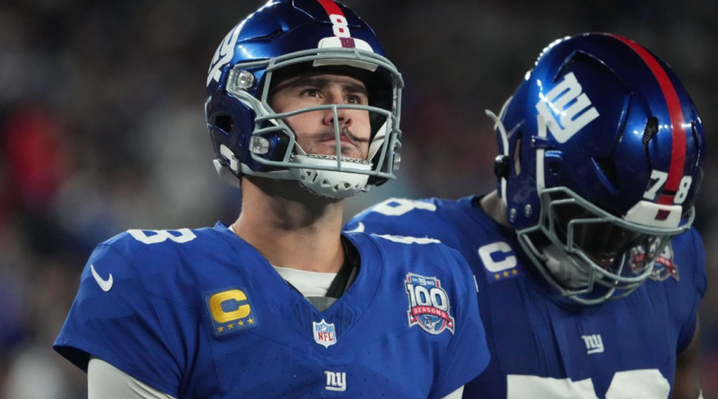 Ex-Giants QB Jones clears waivers, is free agent