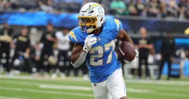 Chargers RB Dobbins ruled out with knee injury