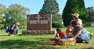 Cemetery charging relatives for VIP passes to visit loved-ones' graves sparks outrage – Dunya News