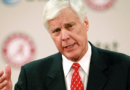 Ex-Alabama AD, Vols coach Battle dies at 82