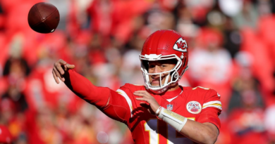 Live updates: Chiefs look to avoid upset vs. rival Raiders