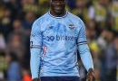 Balotelli booked within 5 minutes of Serie A return