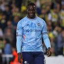 Balotelli booked within 5 minutes of Serie A return