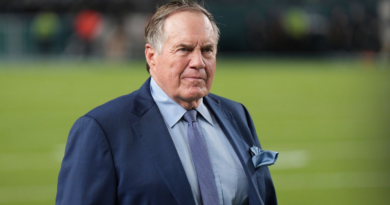 Belichick returns to coaching, this time at UNC