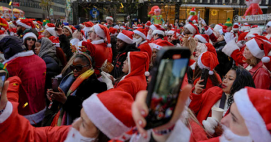 Thousands of Santas and a few Grinches hit the streets for annual SantaCon bar crawls – WKMG News 6 & ClickOrlando