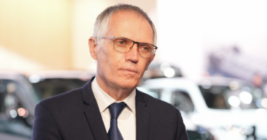 As car dealers trash his legacy, ex–Stellantis CEO Carlos Tavares says he wouldn’t act differently