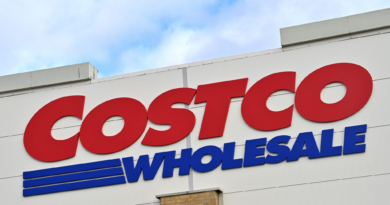 How Costco’s formula for reaching uncertain consumers is pushing shares past $1,000 to all-time highs