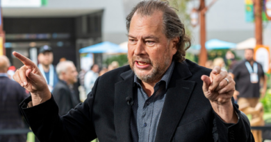 Benioff bashes Microsoft — again