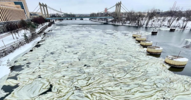 What are those weird folds of ice on the Mississippi River in Minneapolis? – CBS News