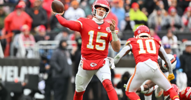 Buzz: Mahomes, Brown set to play Saturday