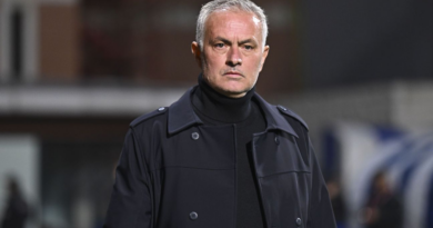 Mourinho plans no time off for 'minor' operation