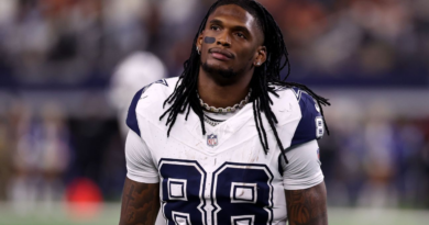 Cowboys opt to shut down Lamb for rest of year