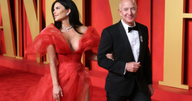 Jeff Bezos’ neighbor lists property for sale—$200 million, no house included