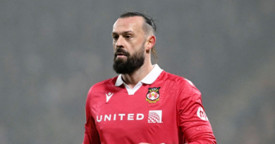 Wrexham leave it late again in last gasp win