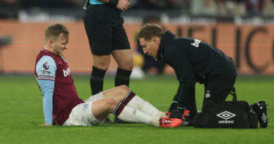 West Ham captain Bowen suffers foot fracture