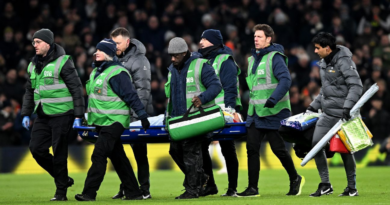 Spurs' Bentancur stretchered off after head injury