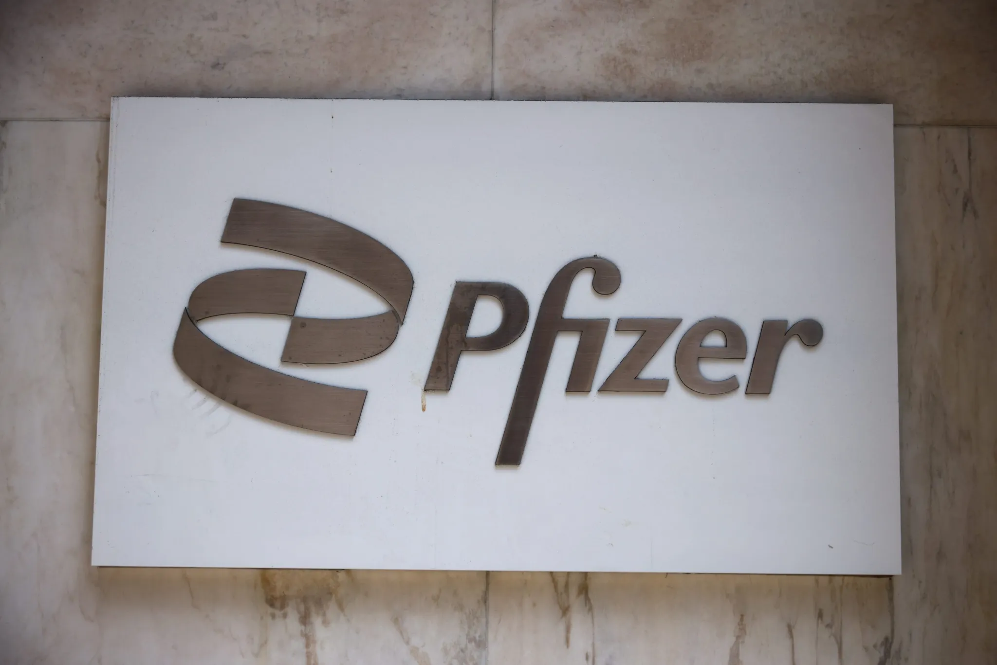 GSK, Pfizer RSV shots must warn about rare paralysis risk