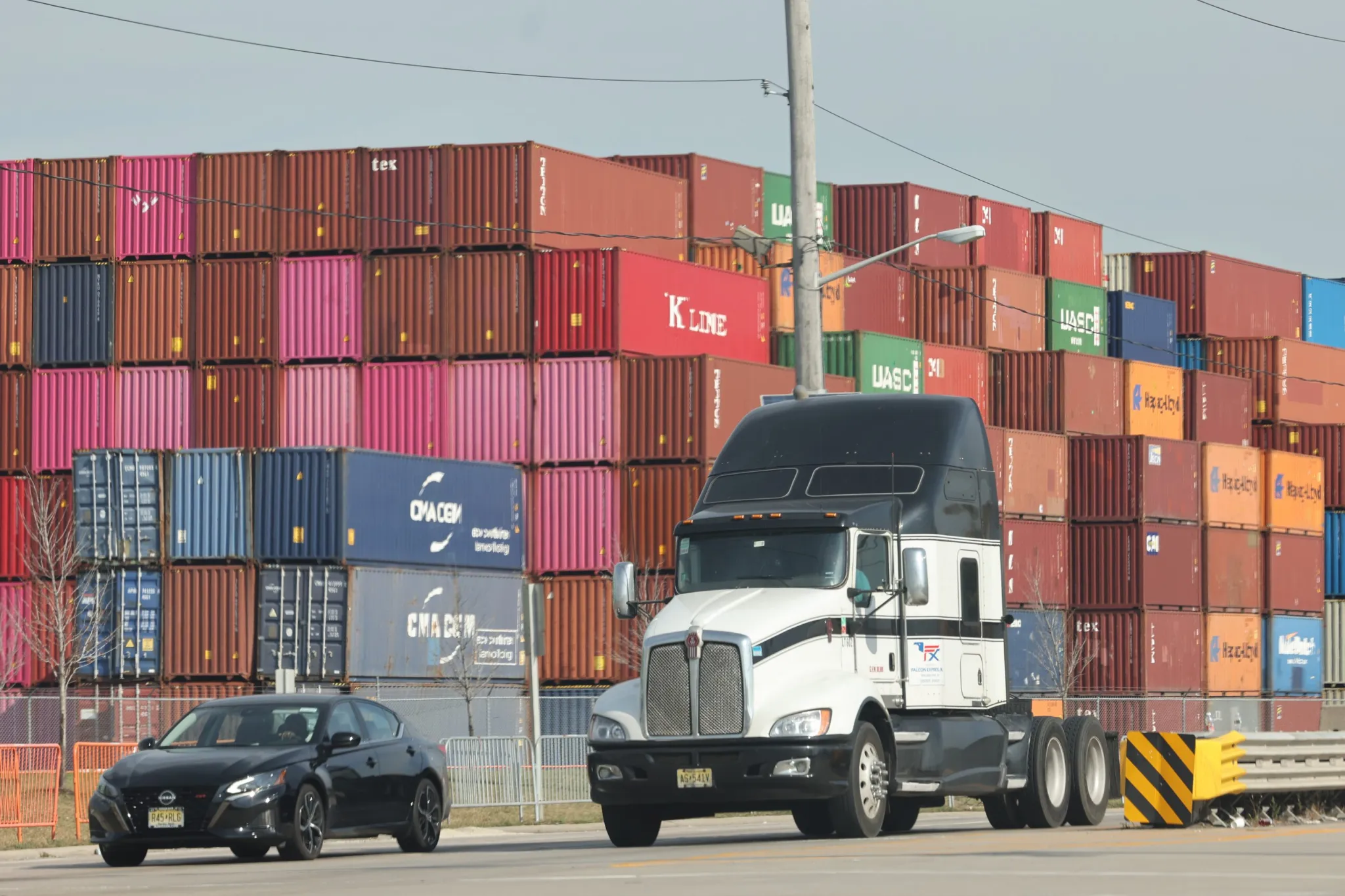 U.S. longshoremen have reached a tentative agreement with ports and shippers, averting a crippling potential strike