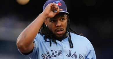 Vlad-Jays, Valdez-Astros agree, avoid arbitration