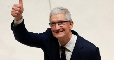 Apple CEO pay rises 18%; company opposes anti-diversity measure