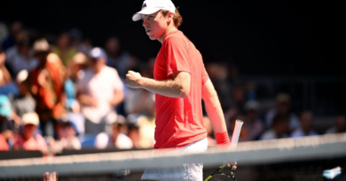 Michelsen, 20, stuns Tsitsipas; ill Tiafoe wins in 5