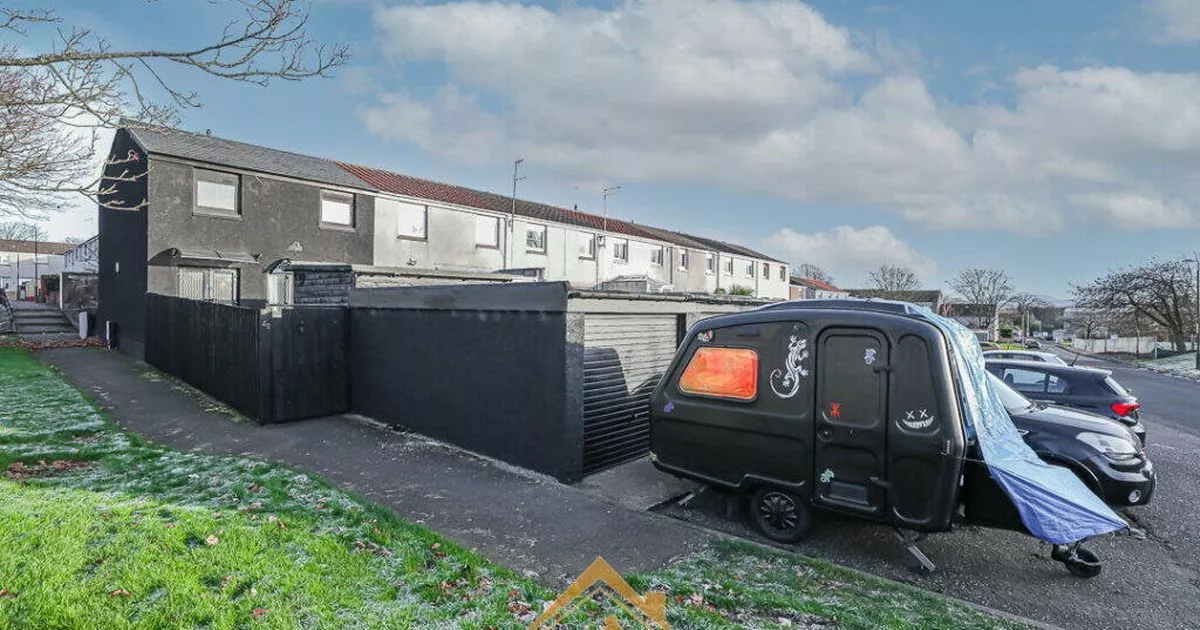 Blacked-out terraced house goes to auction and buyer will have big choice to make – Daily Star