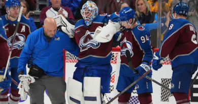 Avs coach livid over no whistle with goalie hurt