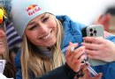 On pace for podium finish, Vonn falls in WC event