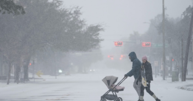 Major winter storm that dumped record-breaking snow on New Orleans is now moving into Florida and the Carolinas