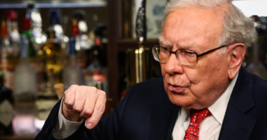 The stock market gauge named after Warren Buffett just hit an all-time high, sending a warning worse than before the dot-com bubble burst