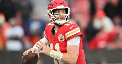 Chiefs to start Wentz, rest Mahomes vs. Broncos