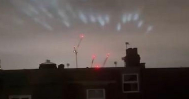 Londoners baffled by mysterious flashing lights in the middle of the night – Metro.co.uk